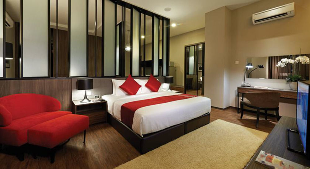 Maritime Luxury Suites George Town Exterior photo