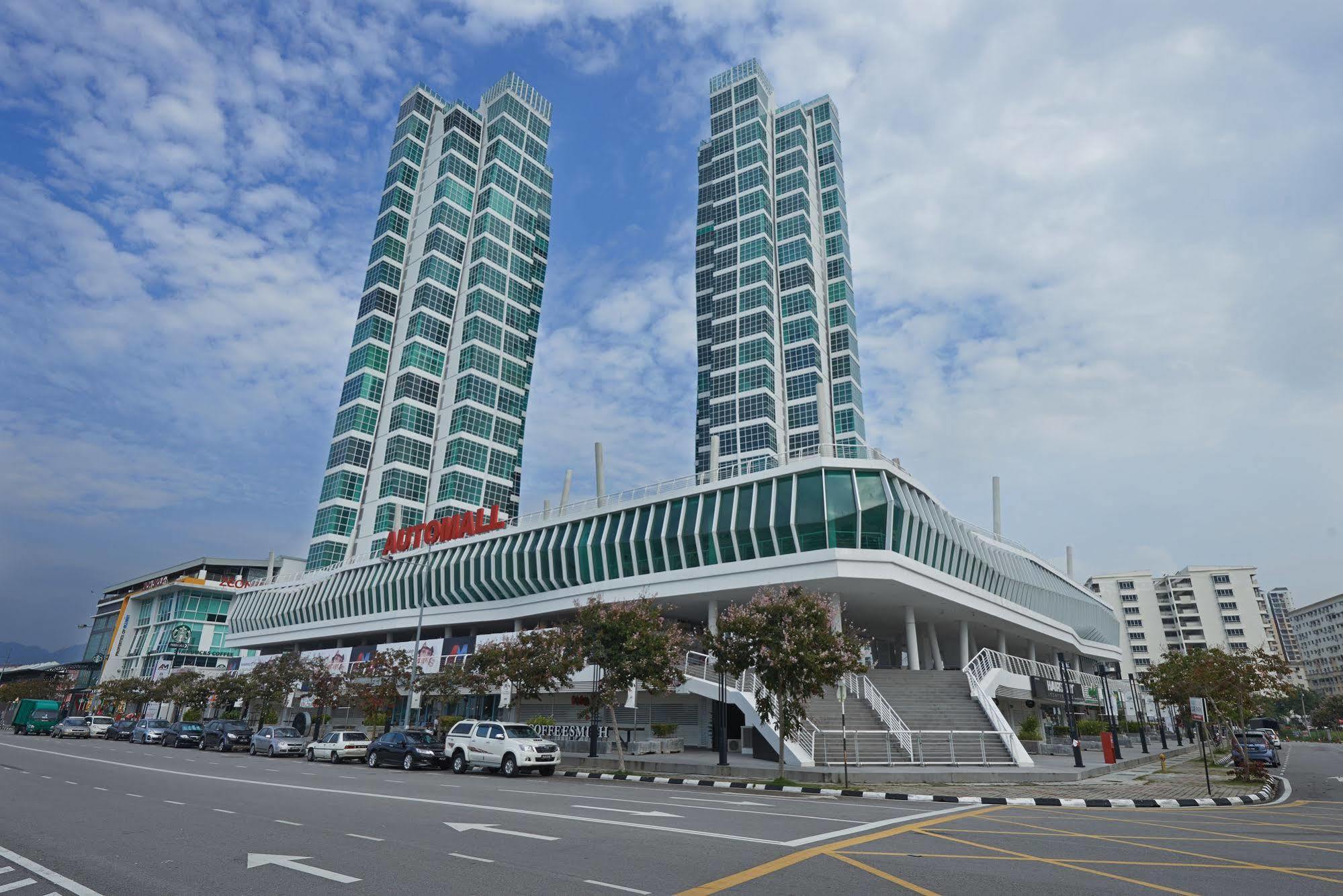 Maritime Luxury Suites George Town Exterior photo