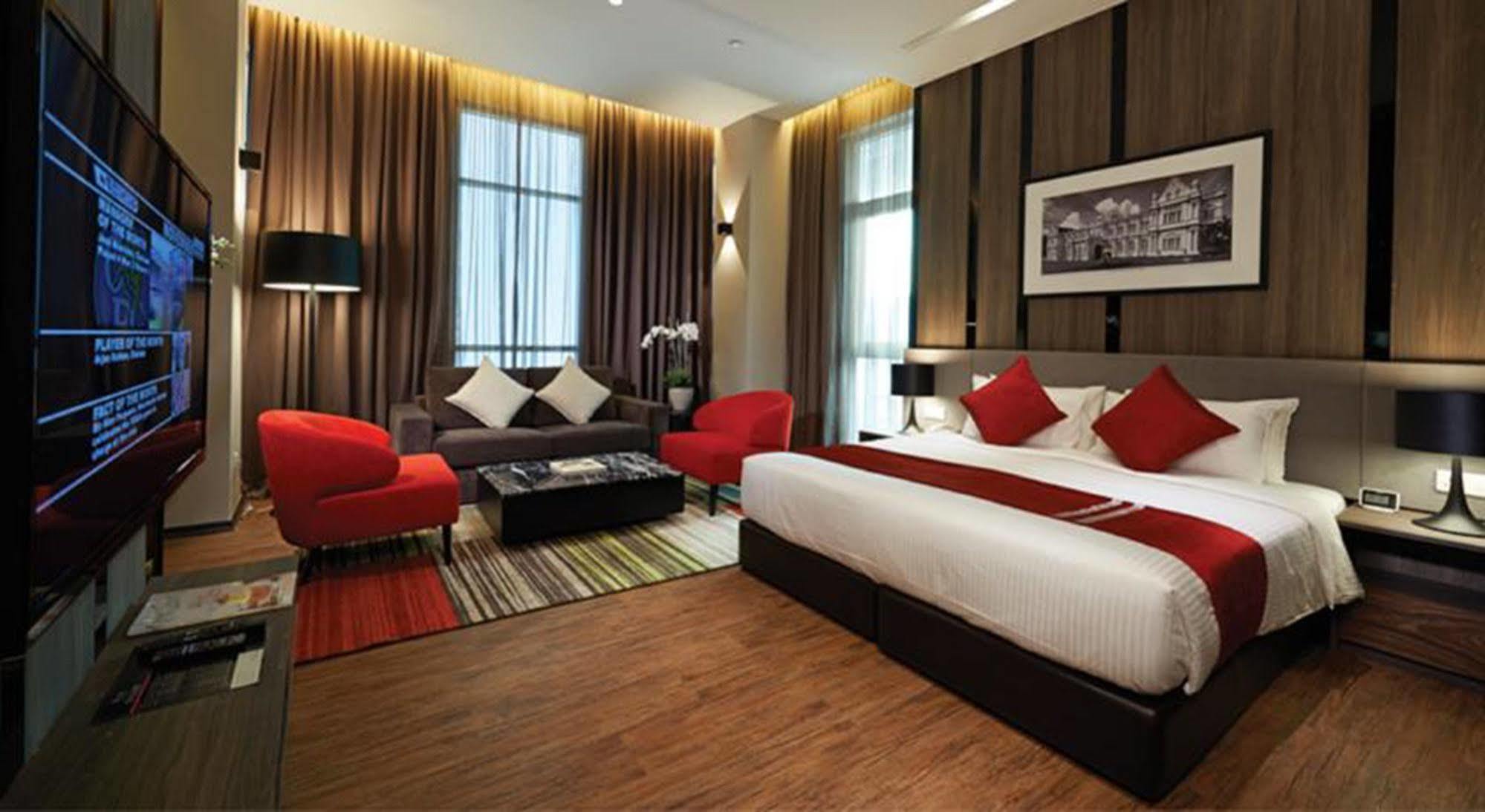 Maritime Luxury Suites George Town Exterior photo