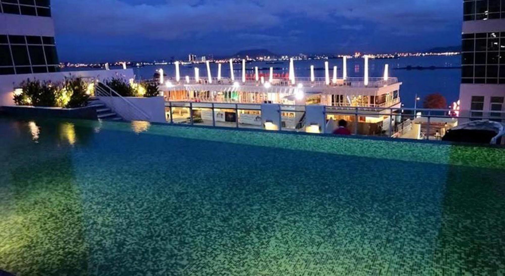 Maritime Luxury Suites George Town Exterior photo