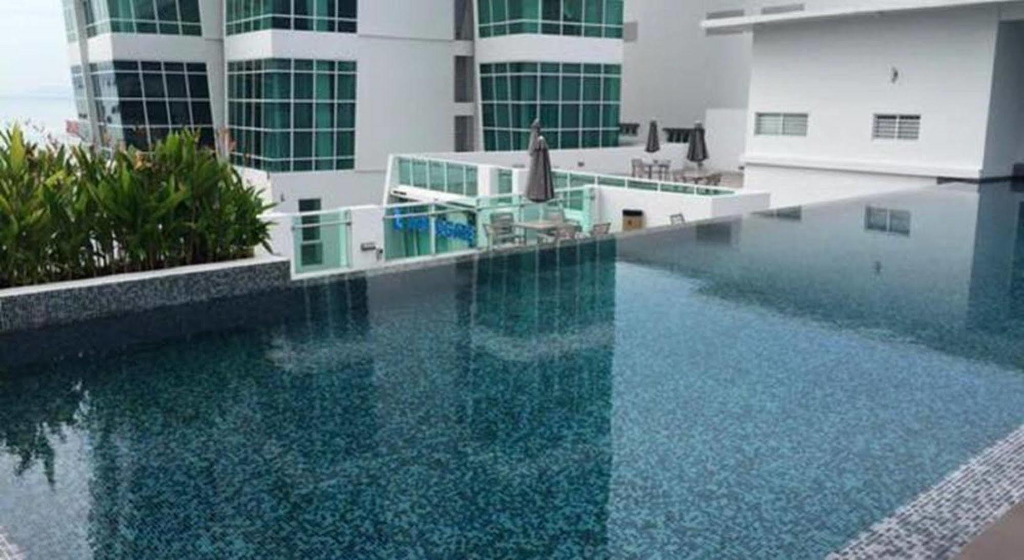 Maritime Luxury Suites George Town Exterior photo