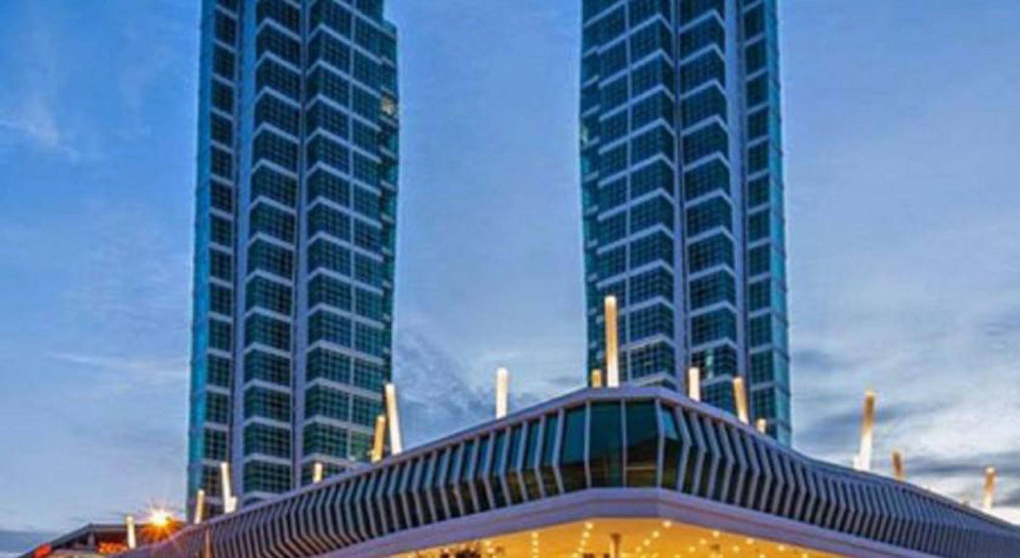 Maritime Luxury Suites George Town Exterior photo