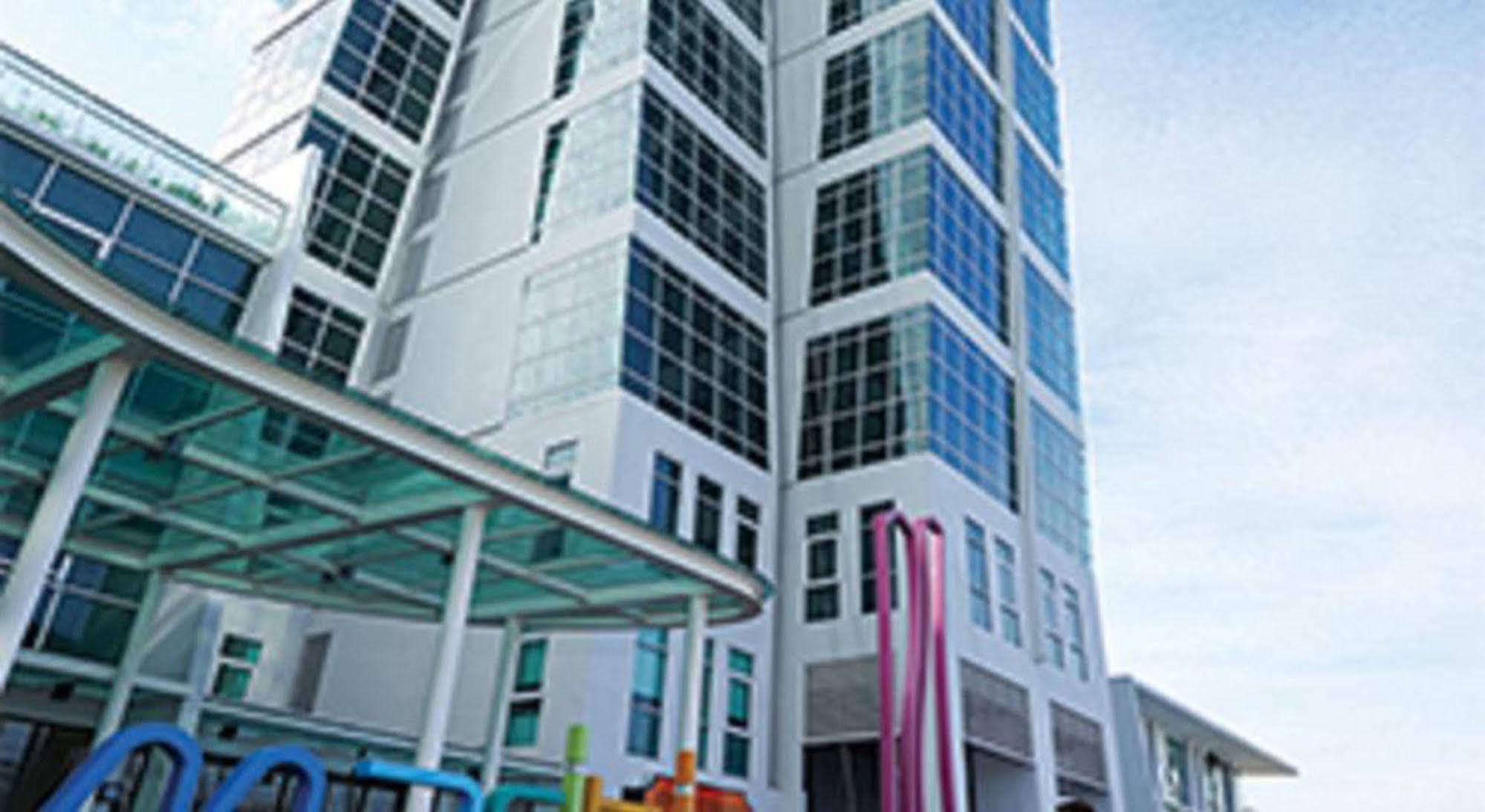 Maritime Luxury Suites George Town Exterior photo